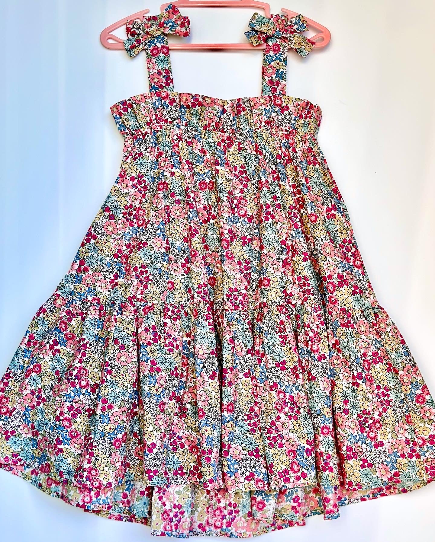 蝴蝶結吊帶傘裙子Floral Printed Long Dress with Hand-tied Bow