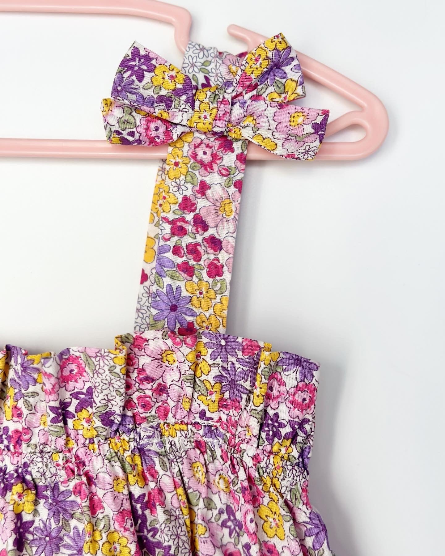 蝴蝶結吊帶傘裙子Floral Printed Long Dress with Hand-tied Bow